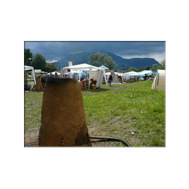 Aufgrund der Witterung mussten die Anlagen mit Zelten vor Regengssen geschtzt werden.